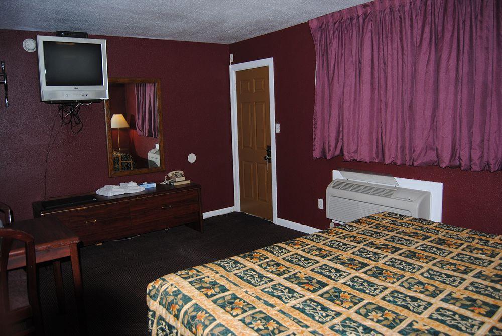 Relax Inn Of Medford Exterior photo