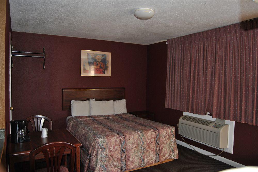 Relax Inn Of Medford Exterior photo
