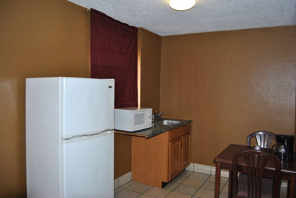 Relax Inn Of Medford Exterior photo