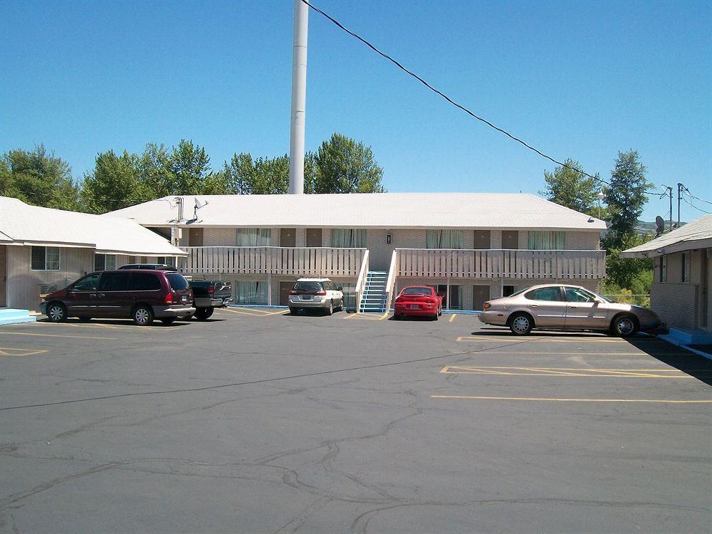 Relax Inn Of Medford Exterior photo