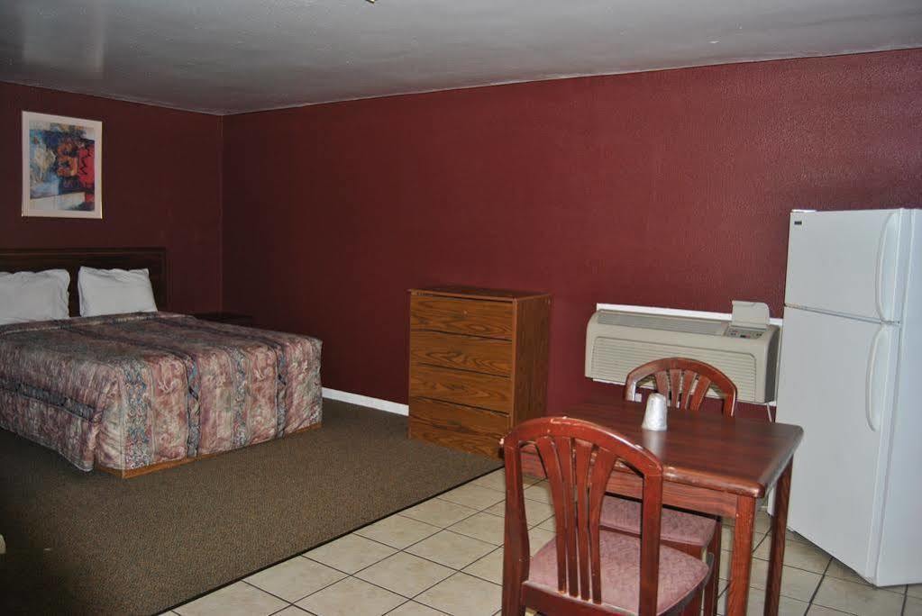 Relax Inn Of Medford Exterior photo