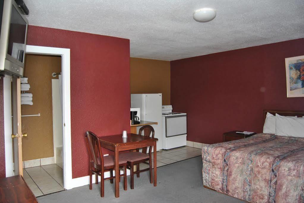 Relax Inn Of Medford Exterior photo