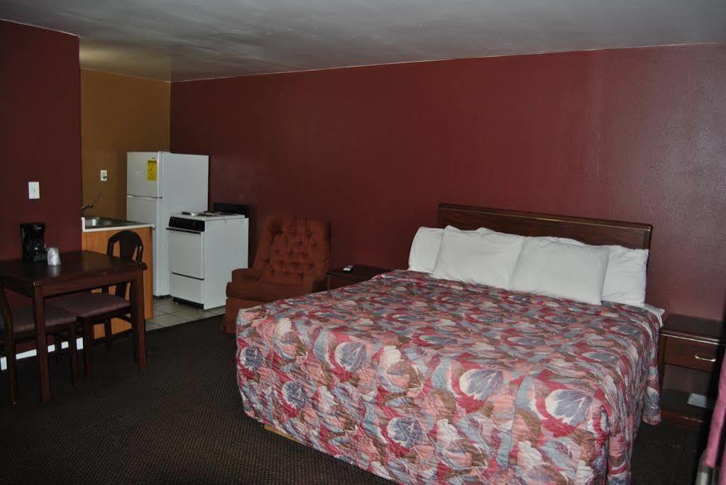 Relax Inn Of Medford Exterior photo